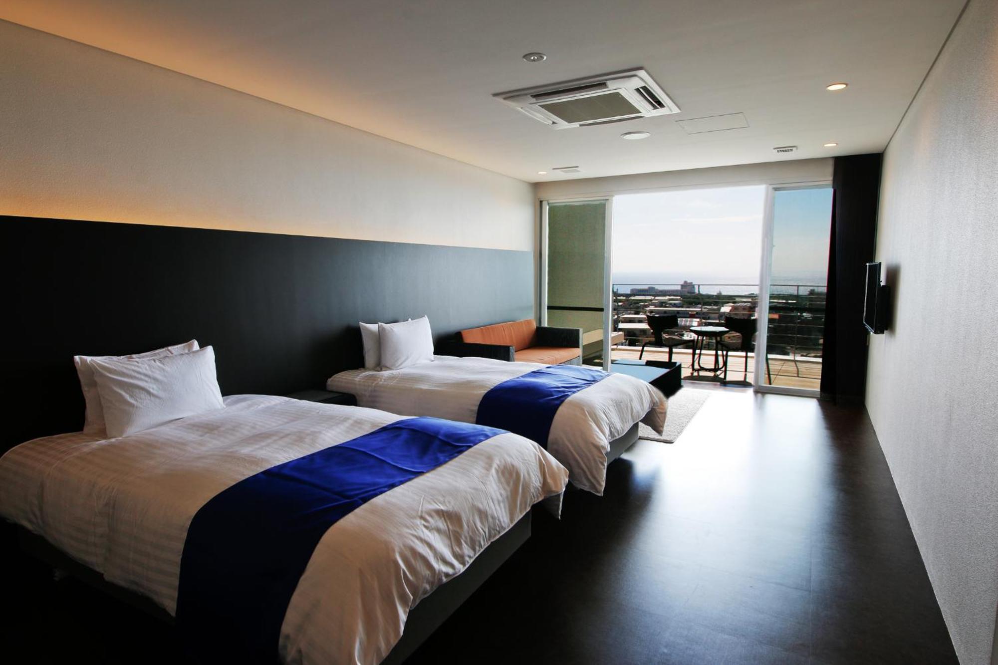 Transit Overnight Hotel Yomitan Buitenkant foto